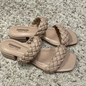 NWOT Cushionaire Sandals